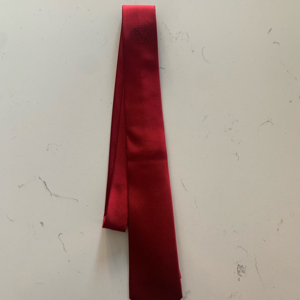 Never worn red GUCCI silk tie